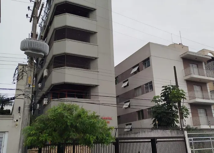 Suíte a 360m da Enseada Posto 9 dos Bombeiros Guarujá